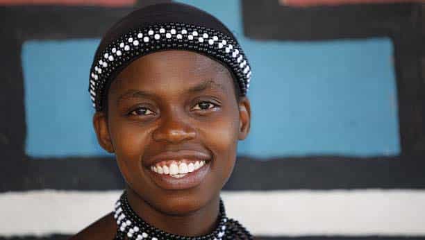 pedi girl primo piano ragazza pedi sorridente