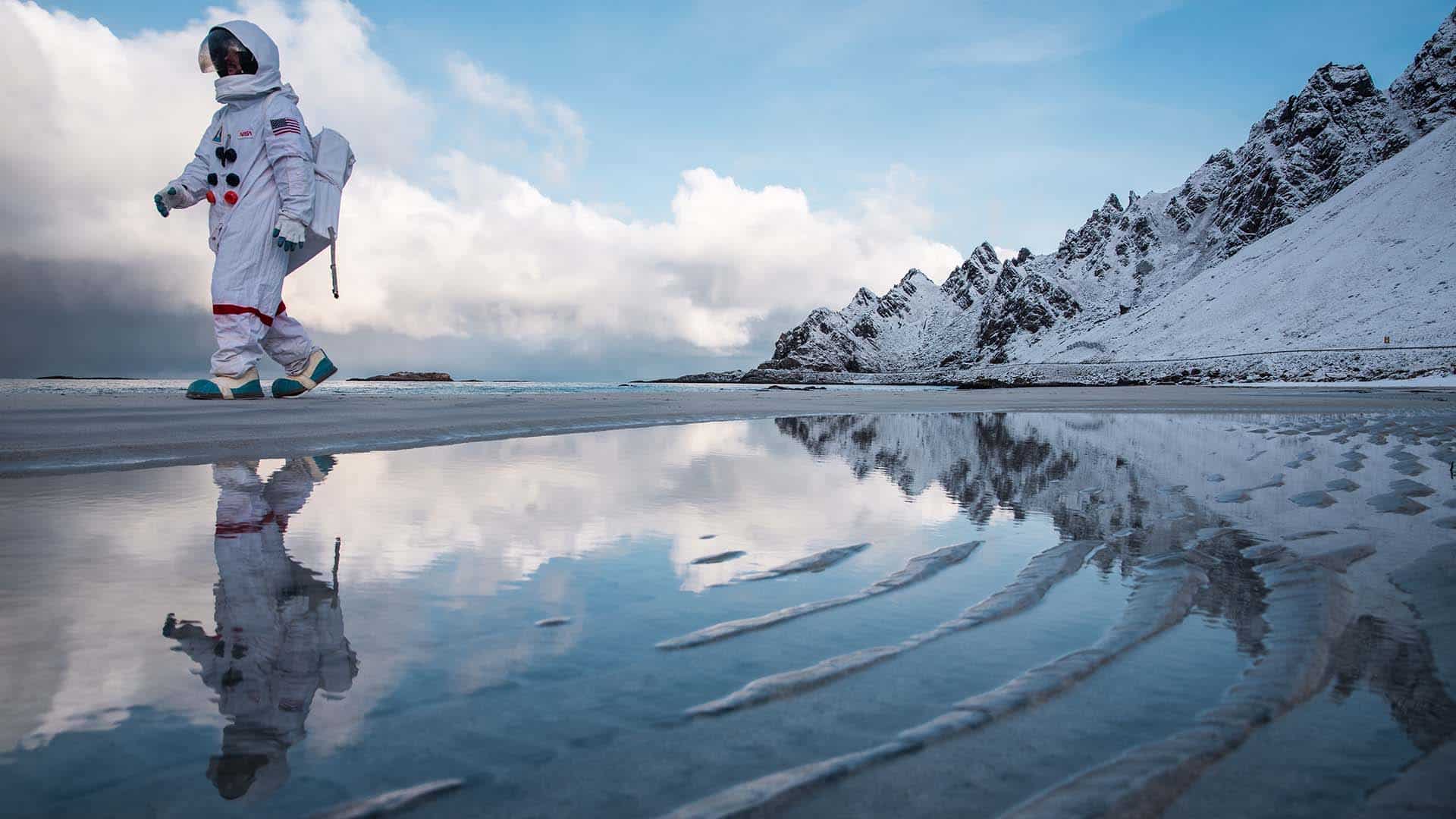 Andøya Space Learning and Expereince Center Andøya Space astronauta riflesso nell'acqua