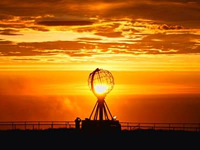 midnight-sun-the-north-cape-norway-hgr-143736_1920-photo_shutterstock sole di mezzanotte da caponord