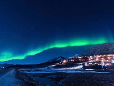northern-lights-longyearbyen-spitsbergen-island-svalbard-norway-ginger-polina-bublik