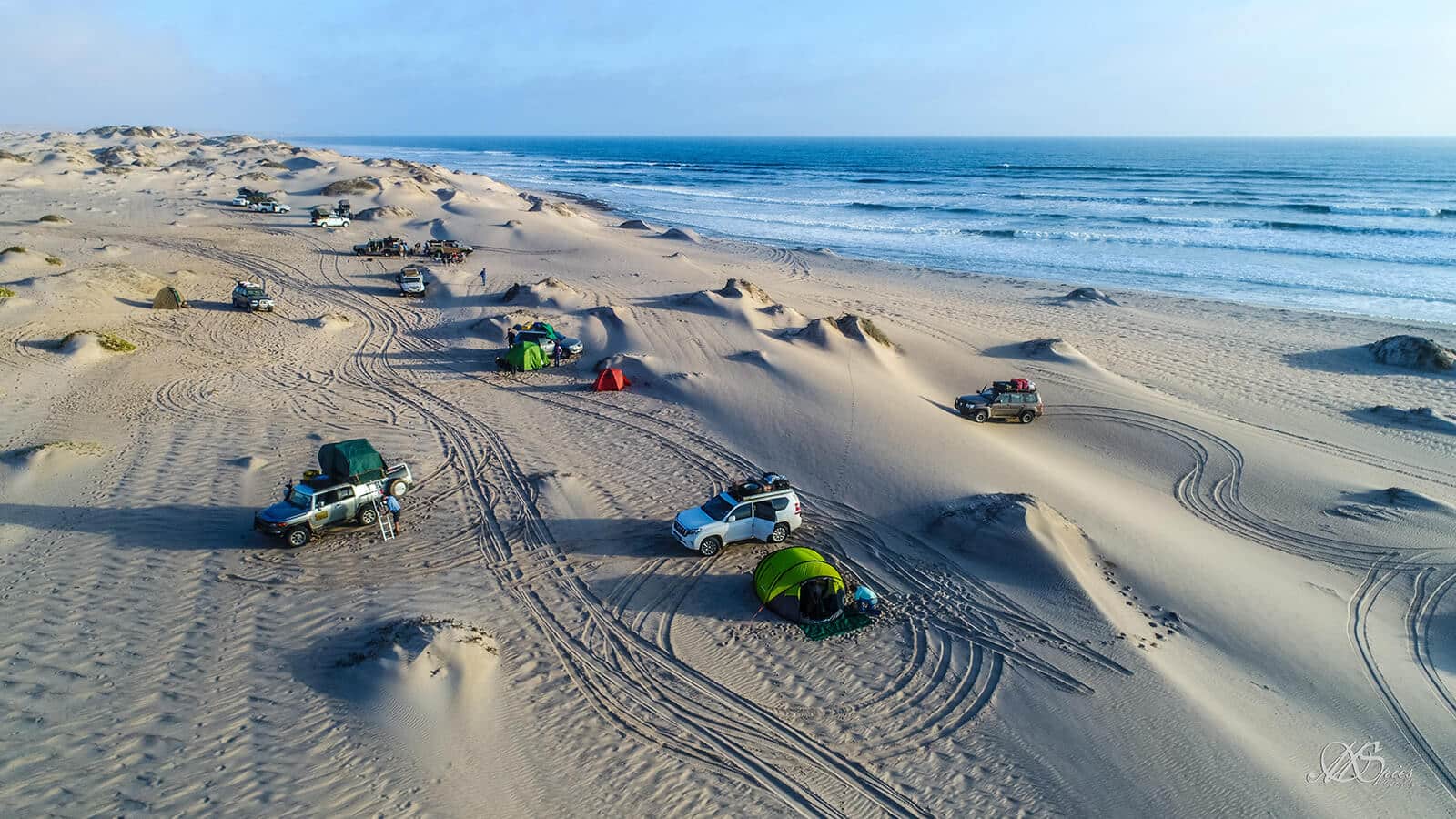 FozdeKunene skeleton coast 4x4 tende e 4x4 sulla skeleton coast in riva al mare