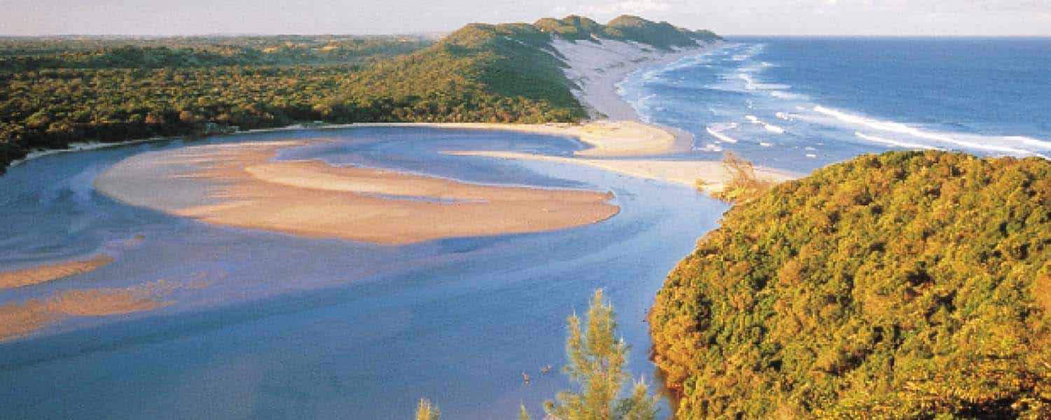 banner bush & beaches vista aerea della laguna e della spiaggia di kosi bay