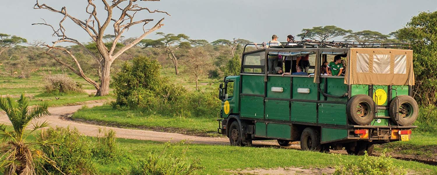 banner overland expeditions safari a bordo di una camionetta
