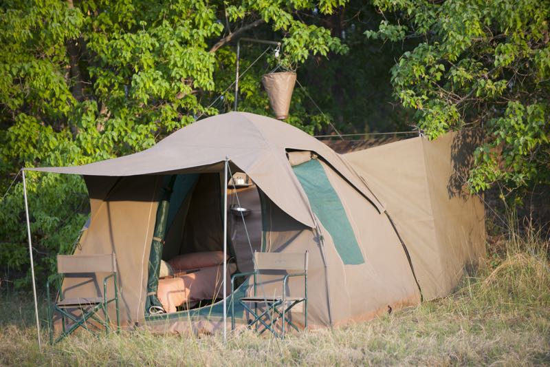 fully serviced camping safari botswana tenda con servizi privati di un campo tendato mobile in Botswana