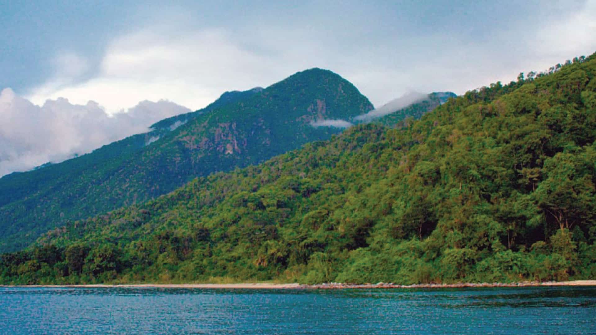 mahale mountains national park vista dal lago del Mahale Mountain National Park