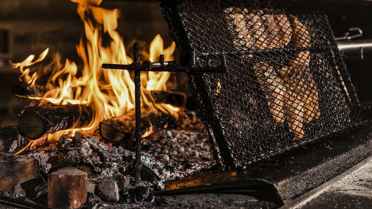 kota ounansvaara grigliata in una kota finlandese