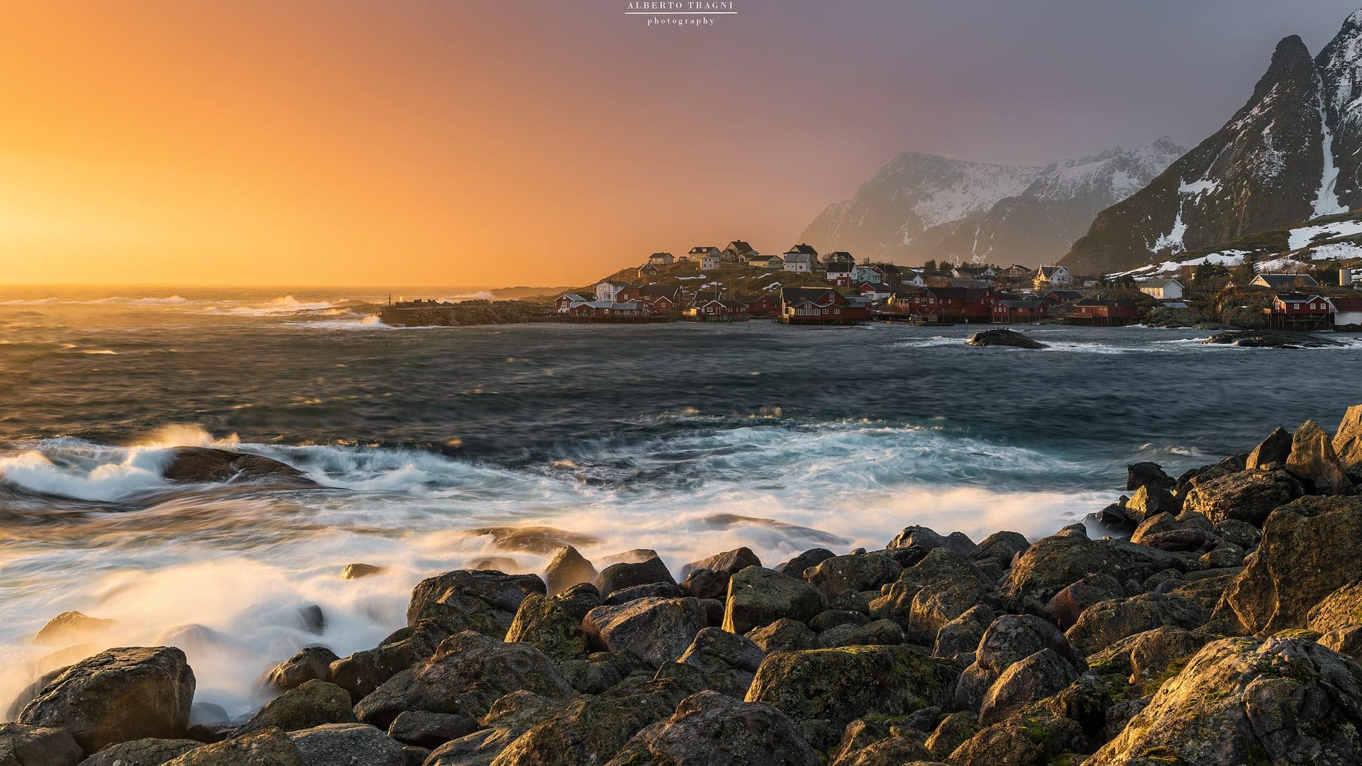 view-of-Å-lofoten-norway vista dagli scogli del villaggio di Å al tramonto
